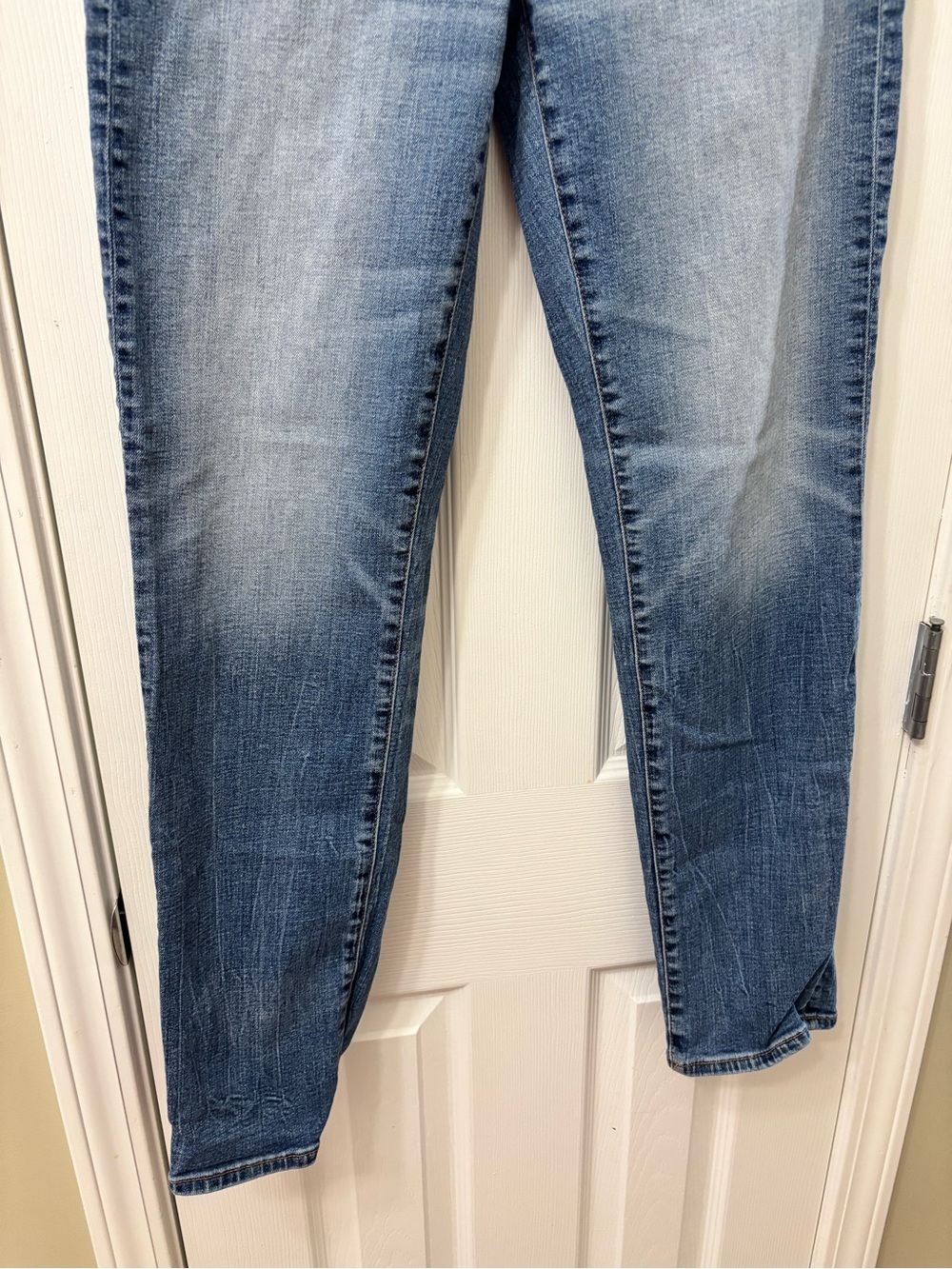 American Eagle Medium Wash Straight Jeans Men’s Size 28x32 - Picture 4 of 8